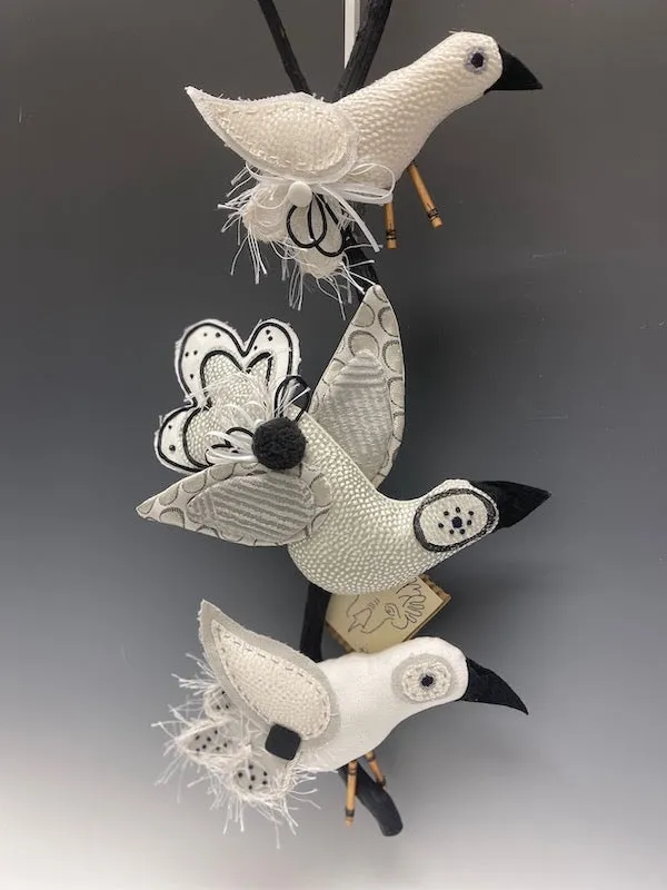 BIRDS OF A FEATHER SERIES - "BEVY" DS222020