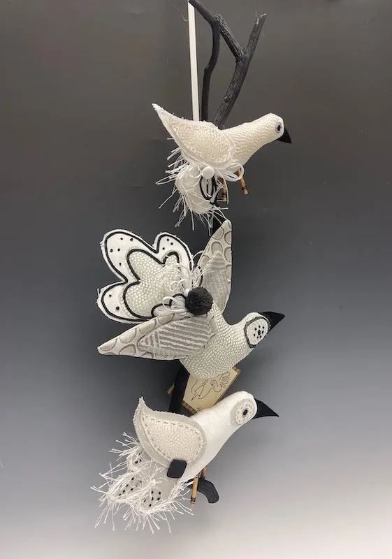 BIRDS OF A FEATHER SERIES - "BEVY" DS222020