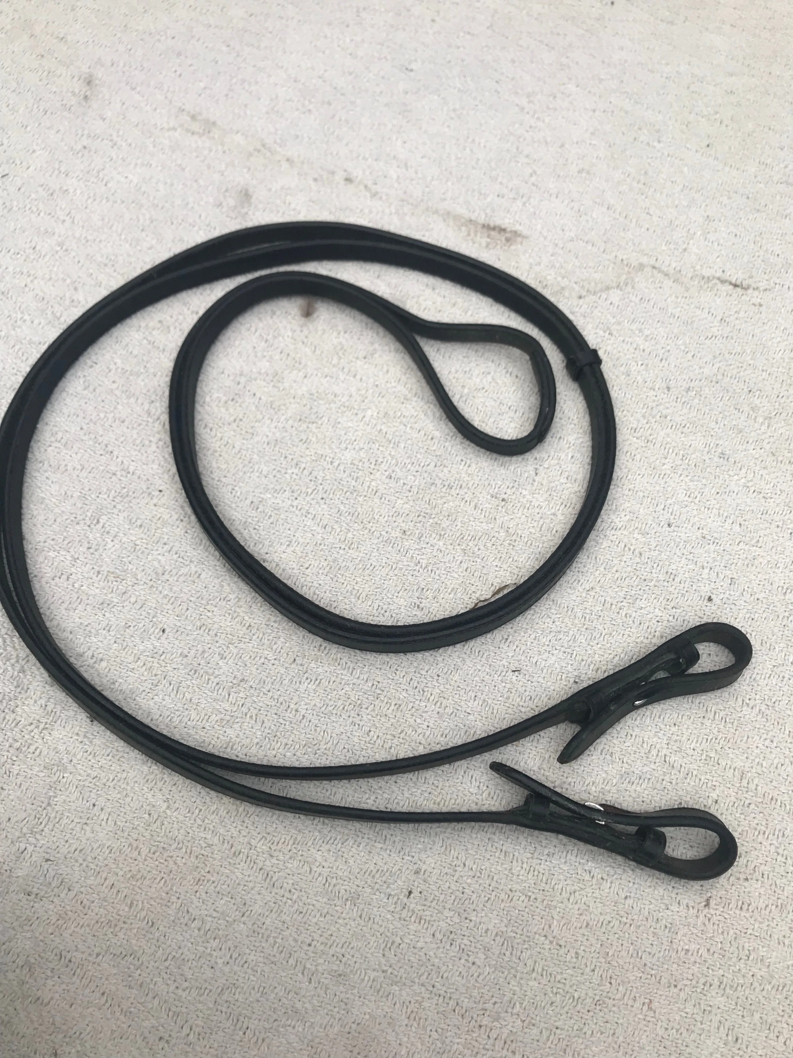 black plain reins FREE POSTAGE