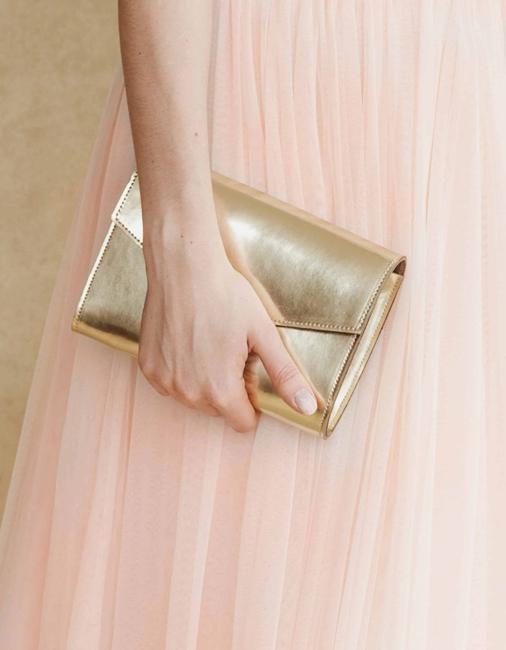 Constant Love Clutch - Shiny Gold
