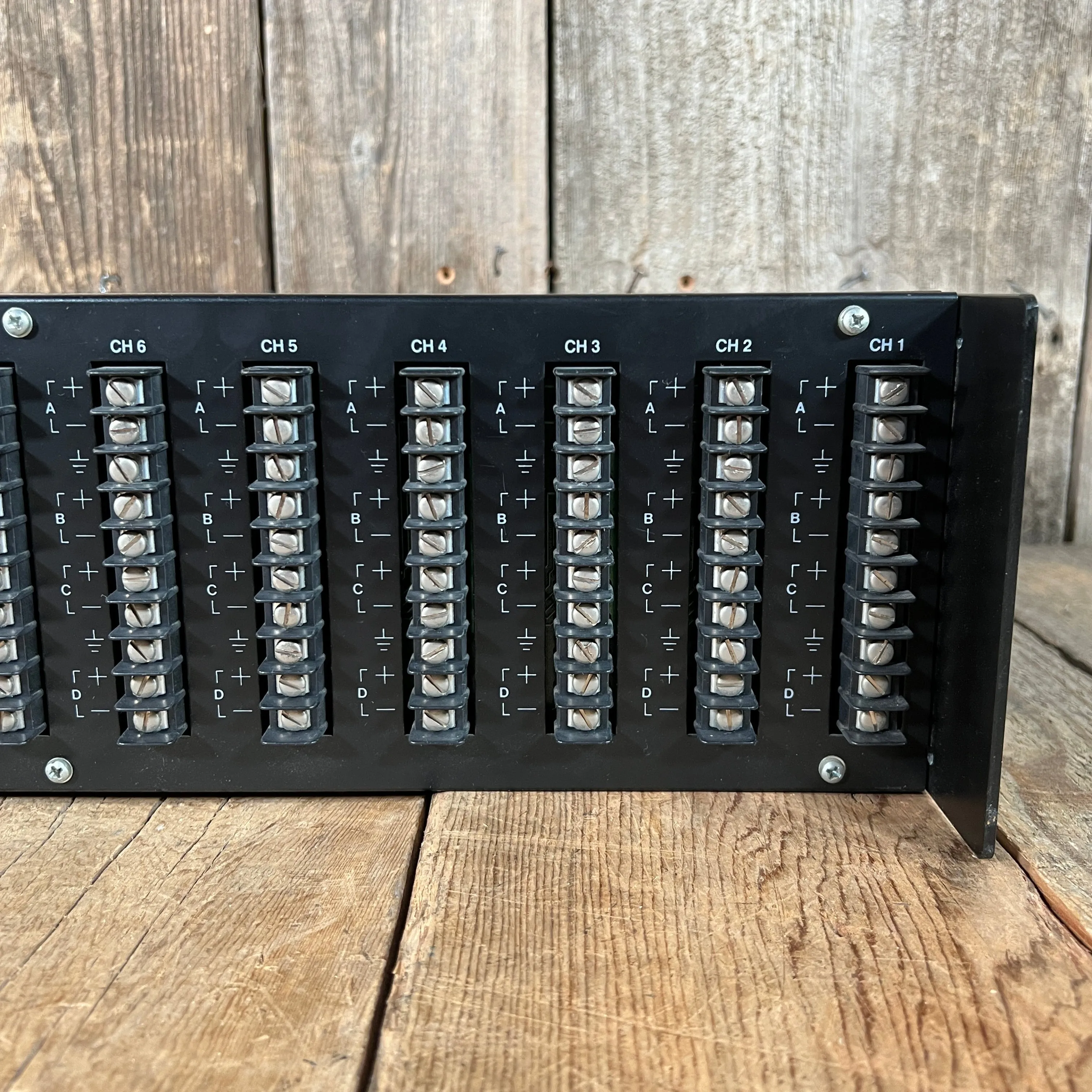 DBX 900A Frame with 4 x 904's, 1 x 902, 1 x 903, 1 x 907 Modules