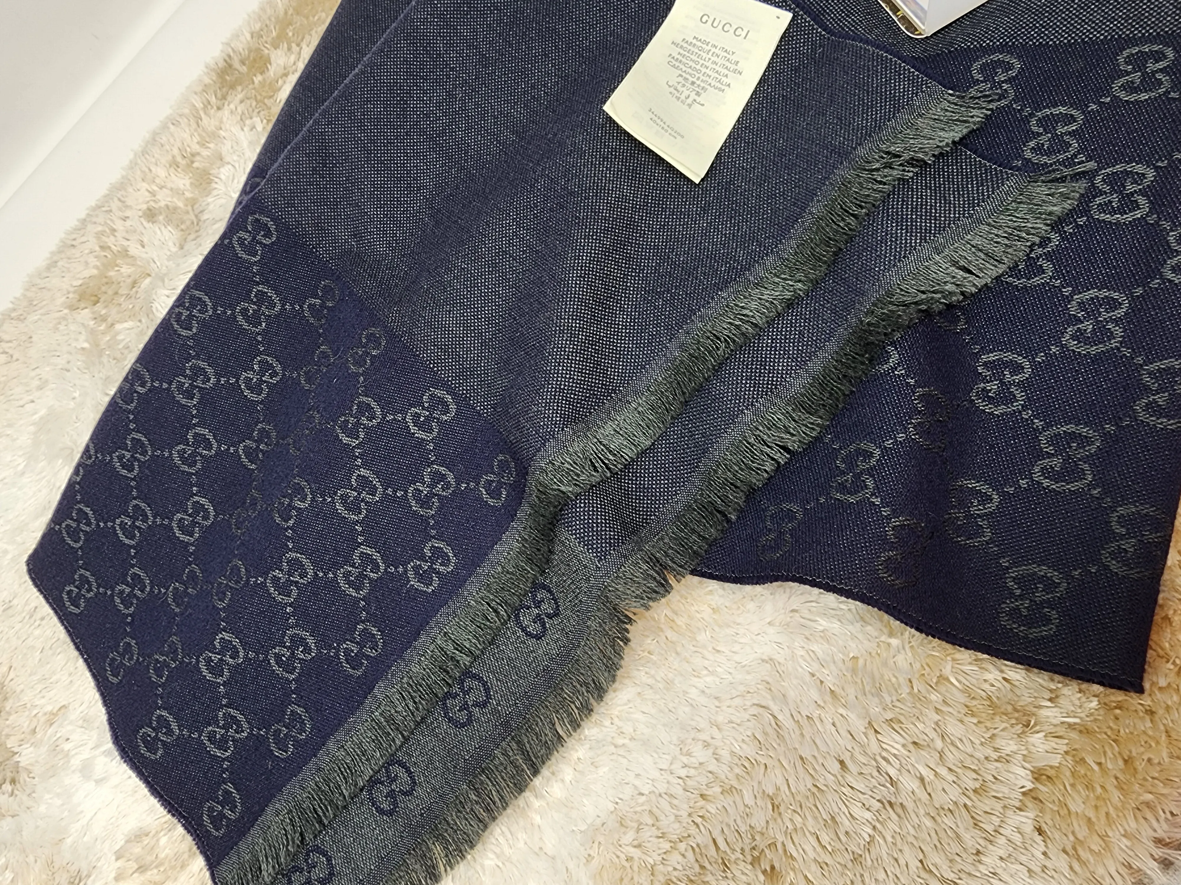 GUCCI SCARF - NEW