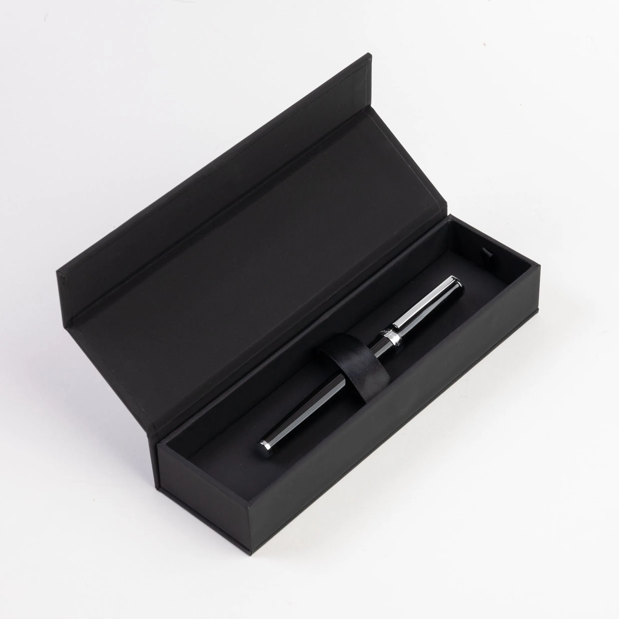 HUGO BOSS HSN2545A-Rollerball pen Gear Icon Black