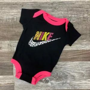 Nike ONESIE basic