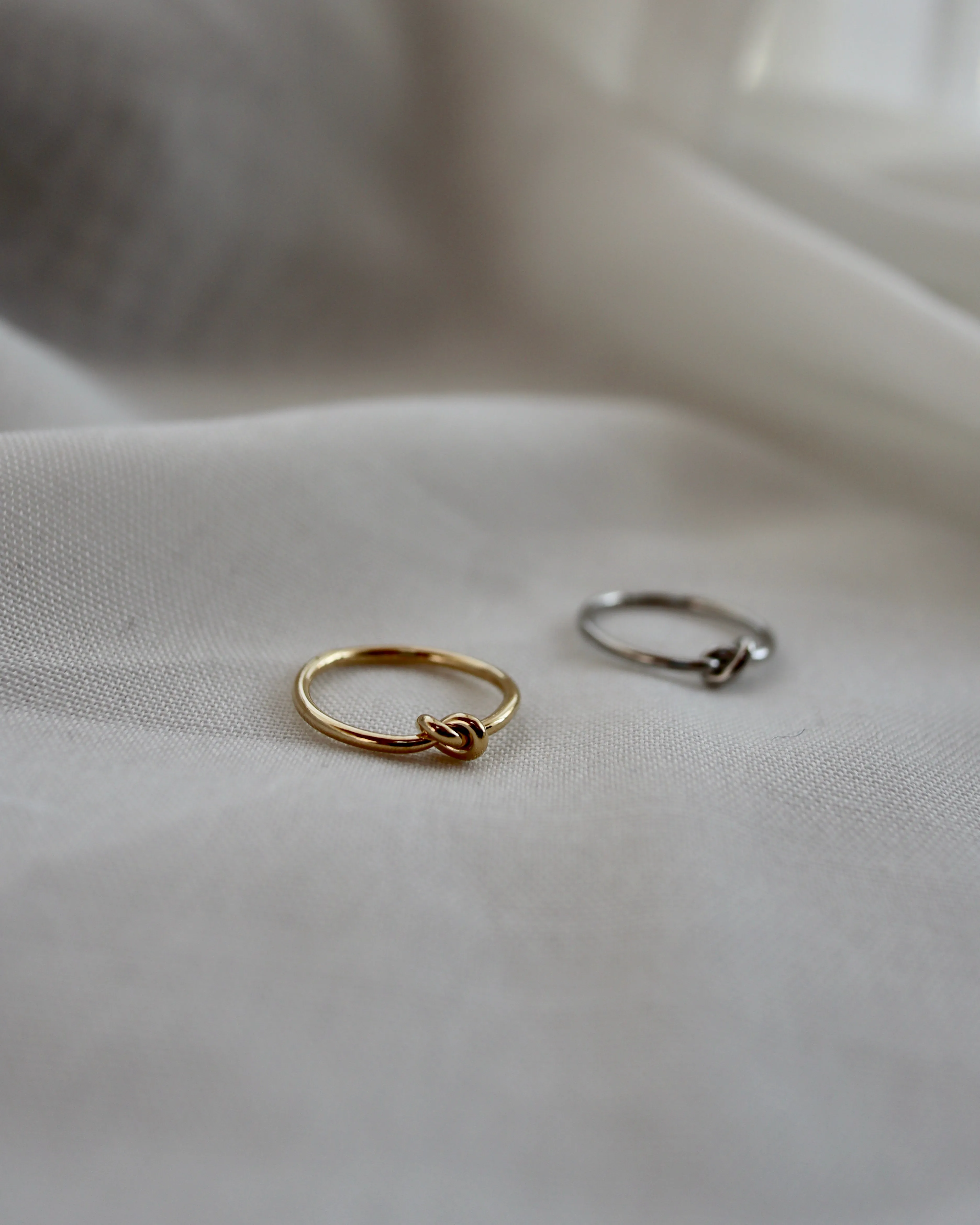 shiny knot pinky ring