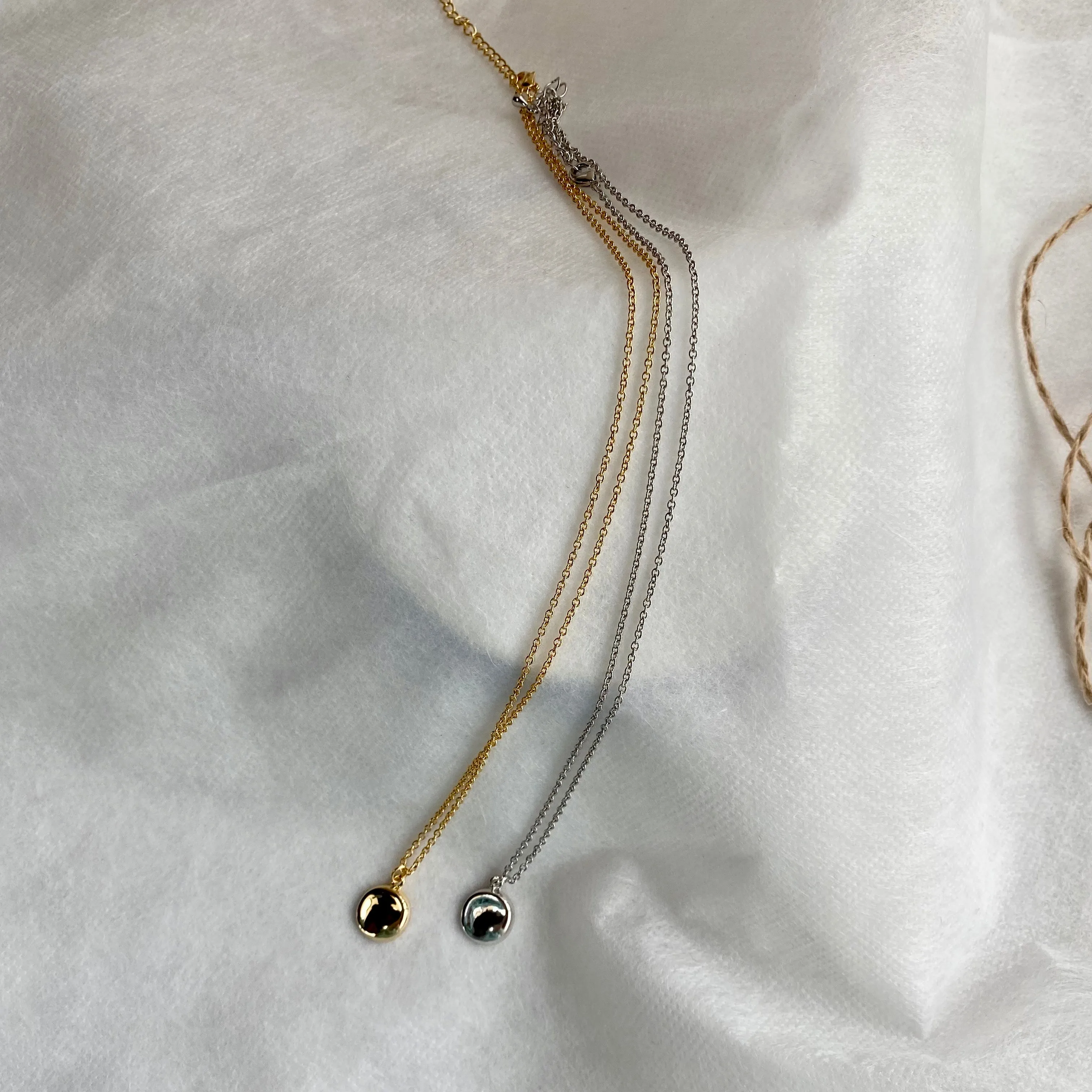shiny swelling necklace