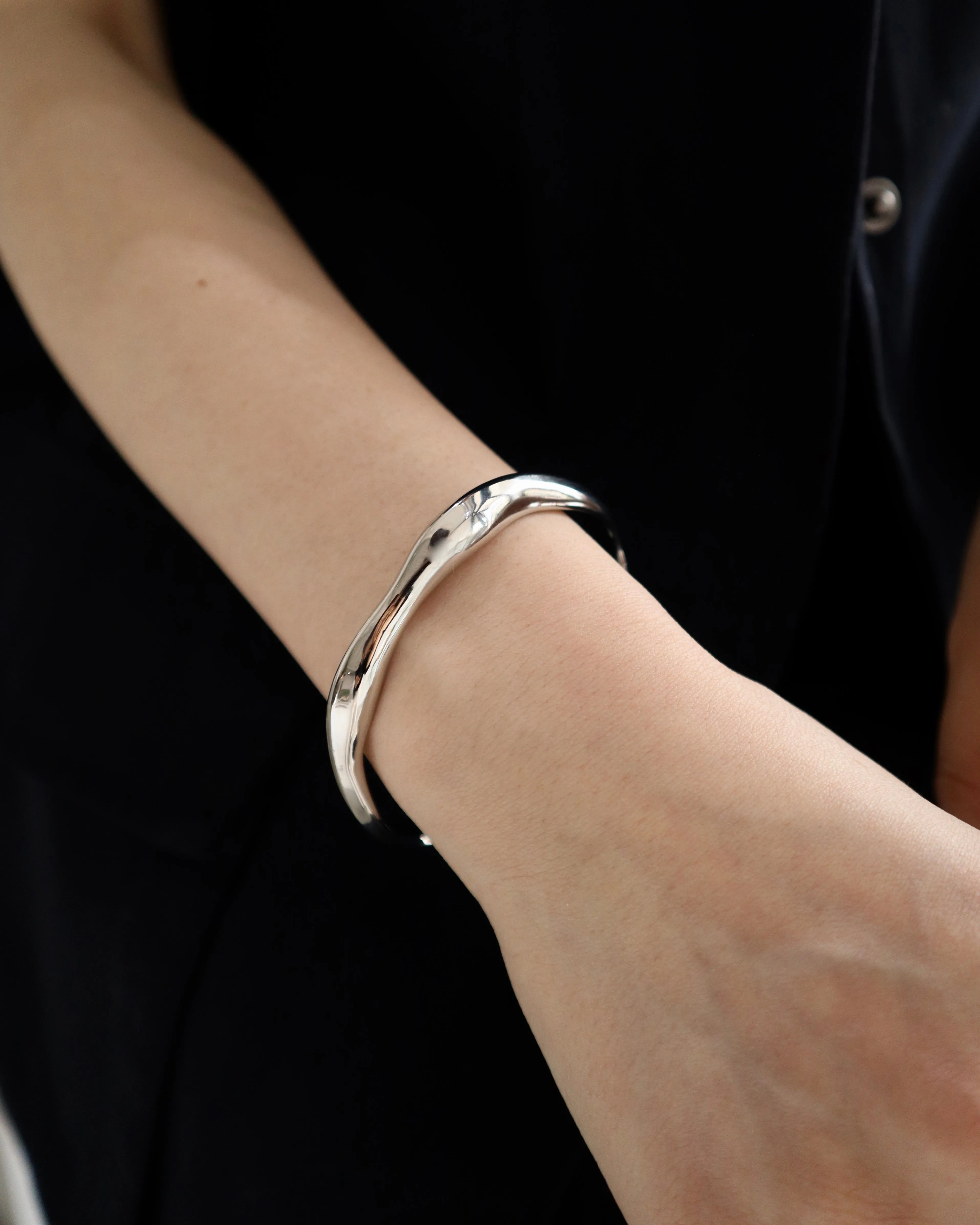 shiny wave bangle