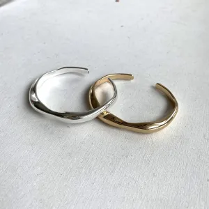shiny wave bangle