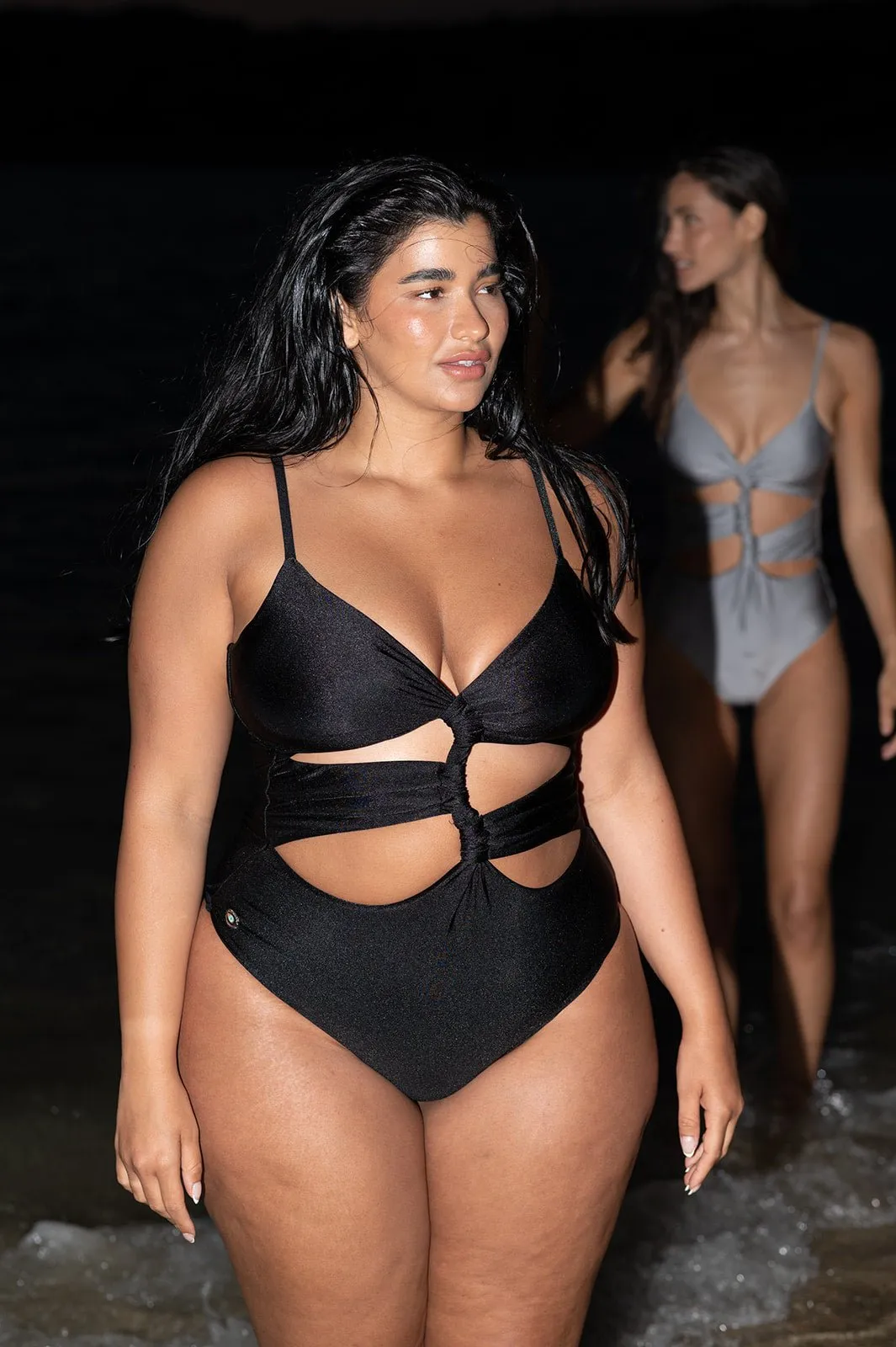 Wave One Piece Shiny Black