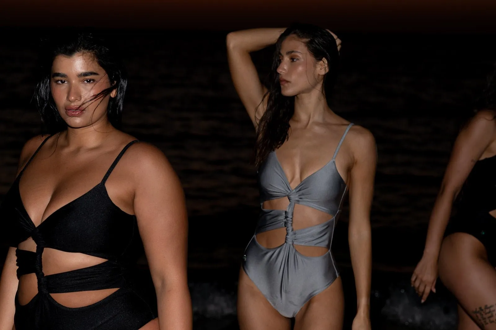 Wave One Piece Shiny Black