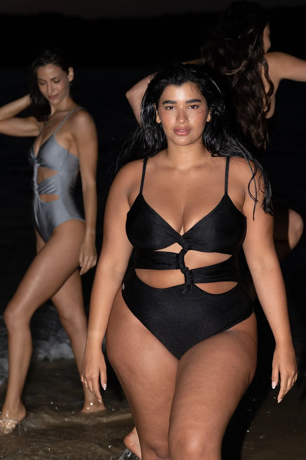 Wave One Piece Shiny Black